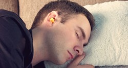 Stručnjaci otkrili je li spavanje s čepićima za uši opasno